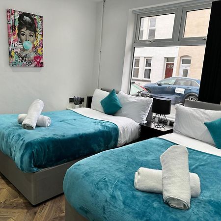 4 Bed 4 Bath House With Free Parking, 5 Mins To Lfc And 15 Mins To City Centre Liverpool Eksteriør billede