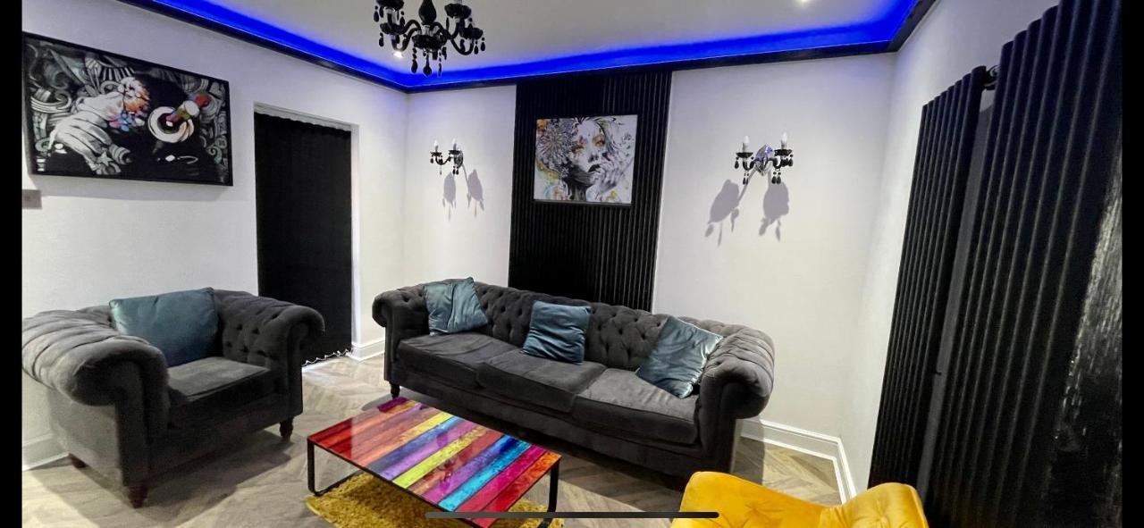 4 Bed 4 Bath House With Free Parking, 5 Mins To Lfc And 15 Mins To City Centre Liverpool Eksteriør billede