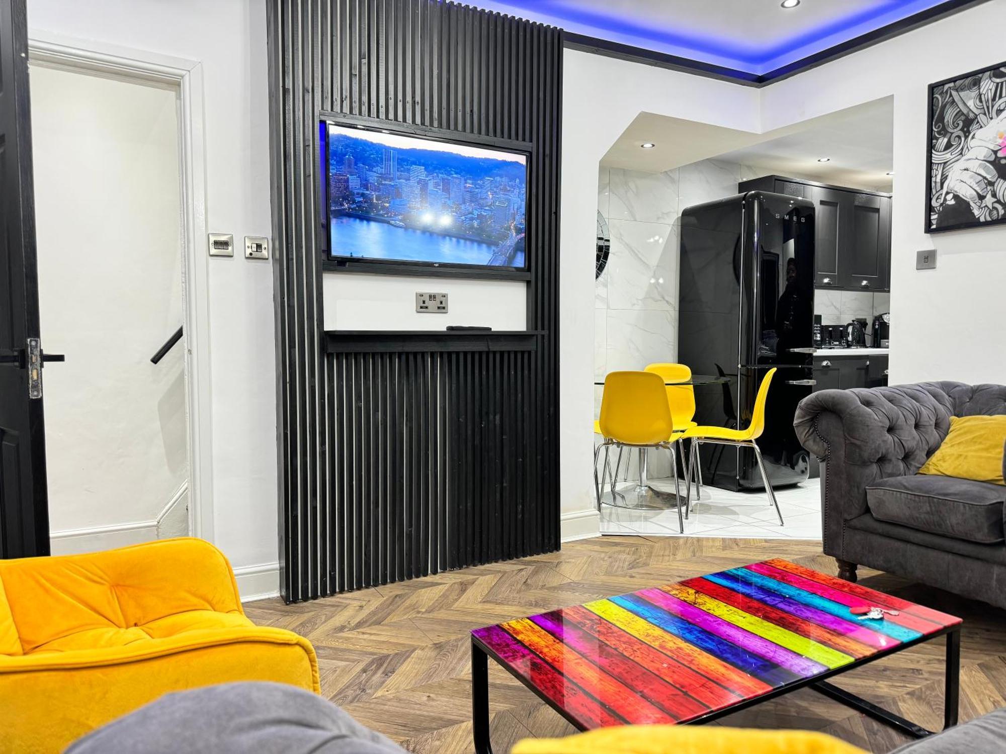 4 Bed 4 Bath House With Free Parking, 5 Mins To Lfc And 15 Mins To City Centre Liverpool Eksteriør billede
