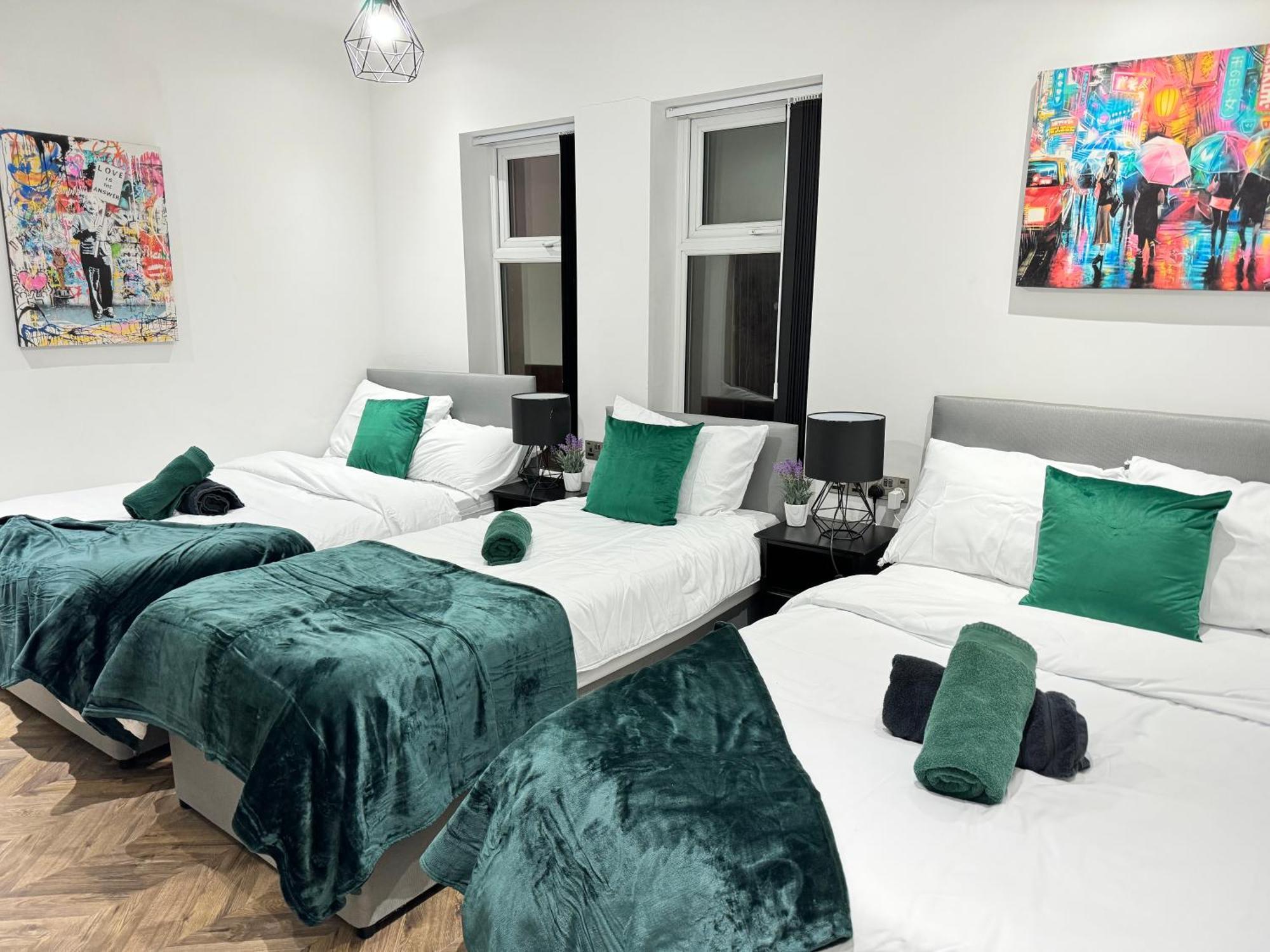 4 Bed 4 Bath House With Free Parking, 5 Mins To Lfc And 15 Mins To City Centre Liverpool Eksteriør billede