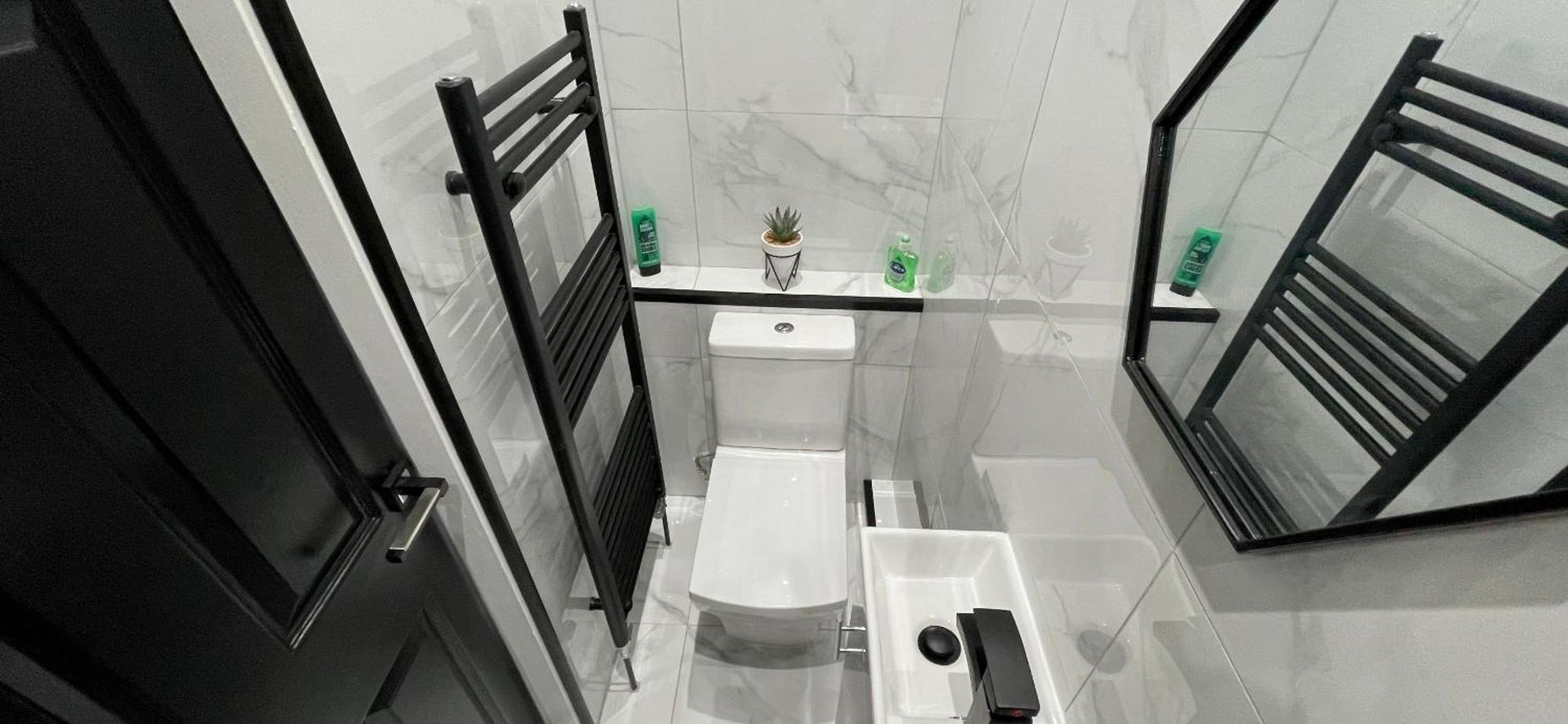 4 Bed 4 Bath House With Free Parking, 5 Mins To Lfc And 15 Mins To City Centre Liverpool Eksteriør billede